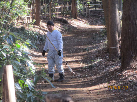 リハビリ病院側の道路も清掃します