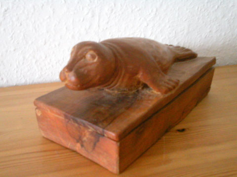 Robe, Dose aus Oliven Holz.