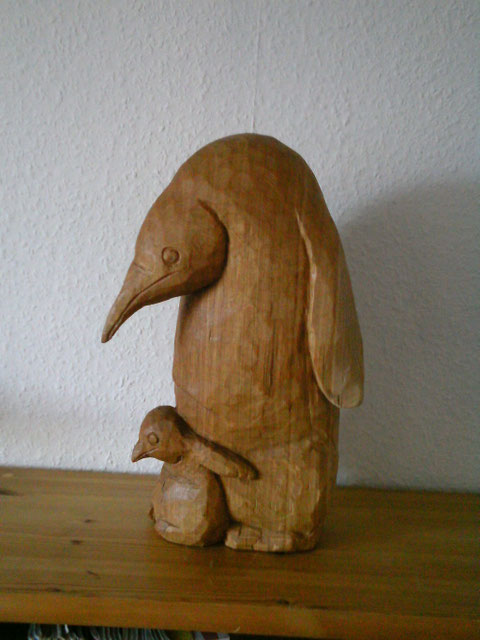 Pinguin mit Küke , 50 cm hohe aus Eiche.
