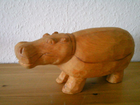 Flußpferd, aus Buche ,25 cm lang.