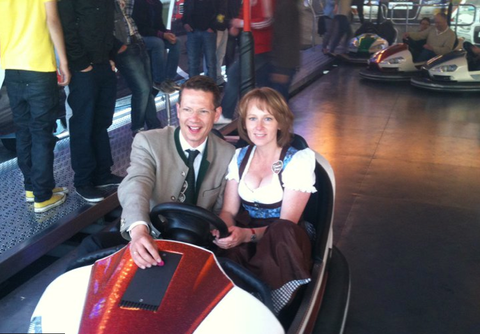 Auch unser Oberbürgermeister Sebastian Remele mit Gattin Monika erfreut sich der Angebote                Foto: Oliver Schulte