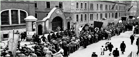 Schrammstraße 1937; Abmarsch vom Werk1 SKF zum Wiesenfest