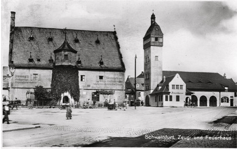 1933 - Zeughaus, rechts daneben Feuerwehrturm mit Chorgebäude