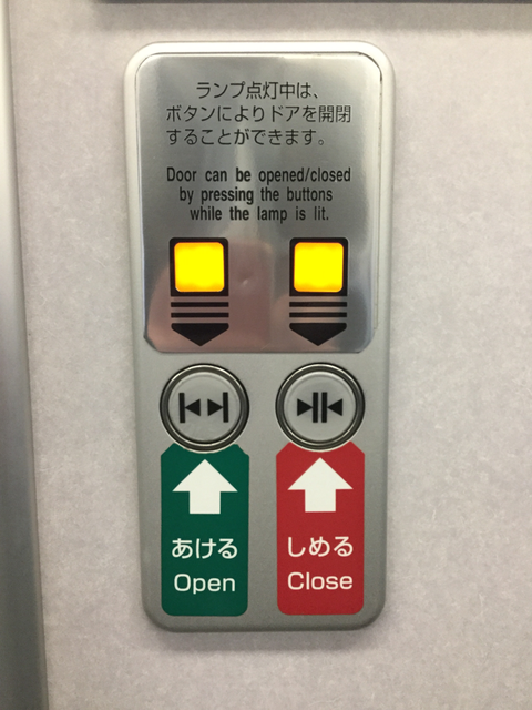 飯田線のドア開閉ボタン