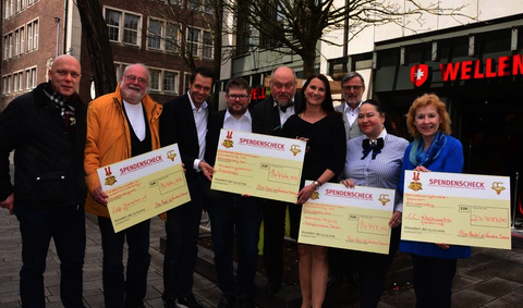 Sabine Ilbertz und Martin Meyer verteilten 66 666 Euro an verschiedene soziale Einrichtungen. Foto: Sabine Hanna