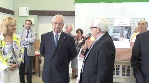 Inauguration : Laura Rossi, maire de Bagnacavallo, Antonio Damiano, président de l'association de Italiens de l'Aube, Yves Fournier, maire d'Aix-en-Othe