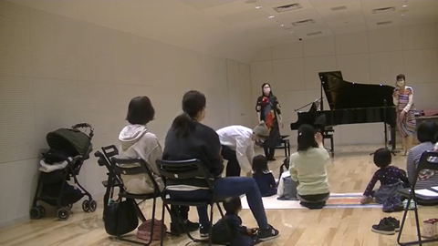 0歳からのるんるんコンサート楽しい参加のご様子です
