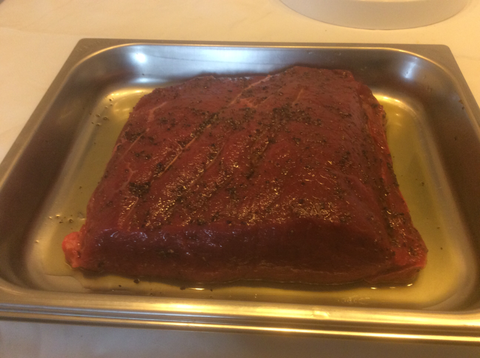 Entrecôte vom Bison, mariniert mit Olivenöl, Pfeffer und Thymian