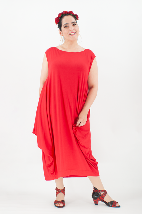 ärmelloses Sommerkleid mit asymmetrischen Schnitt aus Viskosejersey