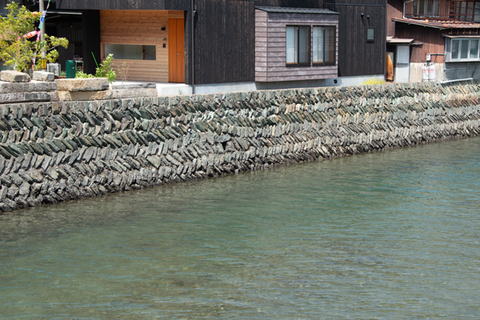 矢羽根積みの護岸