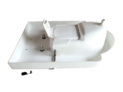 便器裏側には開口部の扉、尿排出口があります。