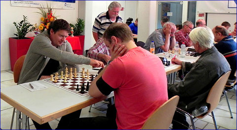 links: Christoph Schild aus Freiburg, Sieger des Standard-Open Rheinfelden 2014