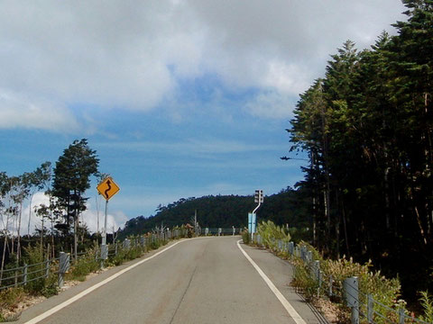 濁河温泉から県道435で御嶽山の中腹を走る