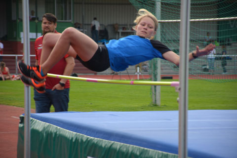 Leonie Dekker wurde mit 1,31 Metern Neunte im Hochsprung der U14.