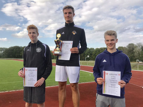 v.l.: Arne Röhl, Sieger Ole Willems, Mathis Morlo
