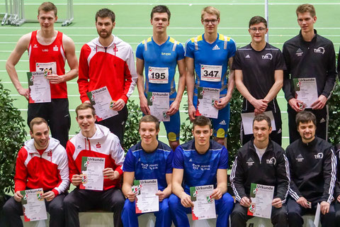 Silber für eine starke Teamleistung über 4x200m der LAZ-Athleten im blauen Dress: Simon Heweling, Jan Siebert (hinten ,v.l.) und Michel Boeck , Stefan Tigler (vorne, v.l.). (Foto: Roman Buhl)