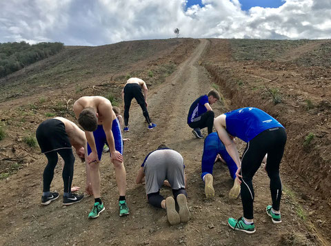 So sieht Arbeit aus: Ausgepowerte Athleten. (Foto: Roman Buhl)
