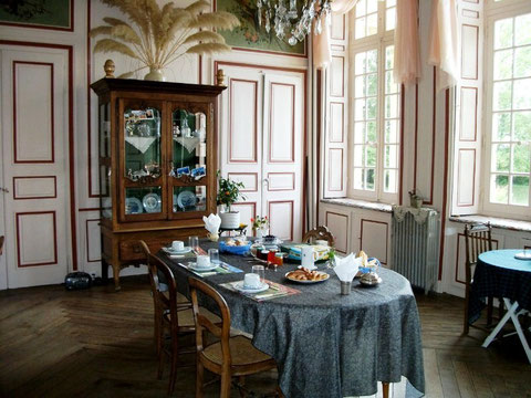 La table attend les convives