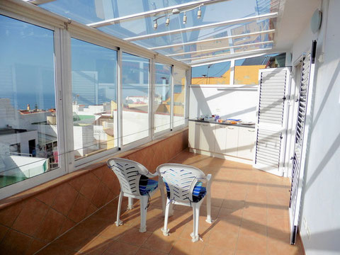 Verglaster Balkon mit Meerblick
