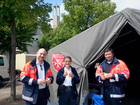 Sanitätseinsatz der Malteser beim  Gottesdienst am Königsplatz und an der "Schönen Aussicht" mit Helfern aus Schröck, Petersberg und Kassel