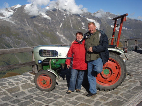 Die Gewinner des 606 Platzes der Traktor WM 2009 von 619 Treckerfahrern die das Fuscher Törl erreicht haben.