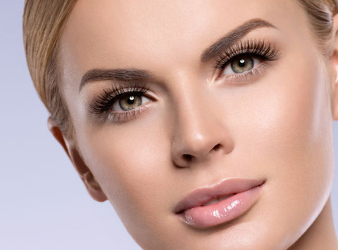 Augenbrauen formen Kosmetik Basel, Kosmetikerin Augenbrauen zupfen