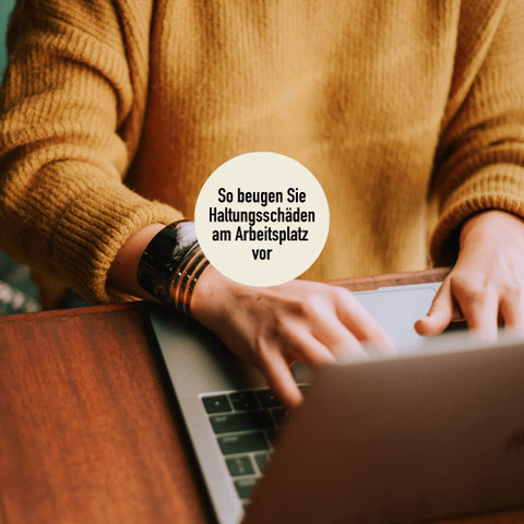 Haltung am Arbeitspaltz? Rückenschmerz durch Arbeit