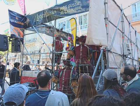 Las calles del centro de Cádiz soportan a más turistas que ciudadanos./Foto: J.L.C.