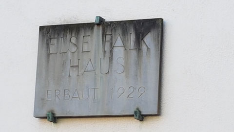 Gedenktafel an die Initiatorin des Frauenberufshauses in Zollstock