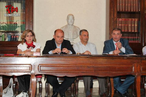 Riunione del Coordinamento Unitario per il Tribunale di Nicosia presso lo studio del 9 giugno 2012-Nella foto il Presidente del CC.di Nicosia, il Sindaco di Nicosia, il Sindaco di Gagliano C.to e l'Avv. S.Timpanaro