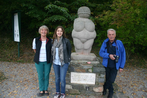 v.l.n.r.: Bodil Dibbern, Karoline Voglauer und Dr. Wolfgang Dibbern. Foto WaPA
