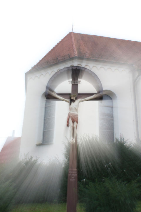 Divine Light, Wegkreuz/Wayside Cross, Baisingen, Germany, 05.10.2014, Canon EOS 550d. Foto: Eleonore Schindler von Wallenstern.