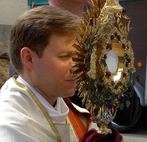 Fronleichnamsprozession/Corpus Christi Procession, 13.06.2004, Wendelsheim (Rottenburg), Germany, Konica. Foto: Eleonore Schindler von Wallenstern.