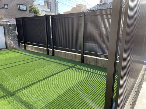 広島市安佐南区　子供が遊べるように目隠しフェンスと人工芝を整備！