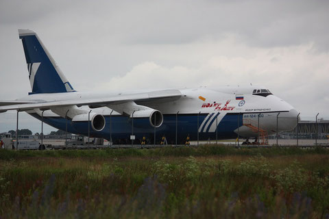 AN124 RA-82077-1