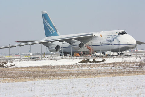 AN124 UR-82073-1