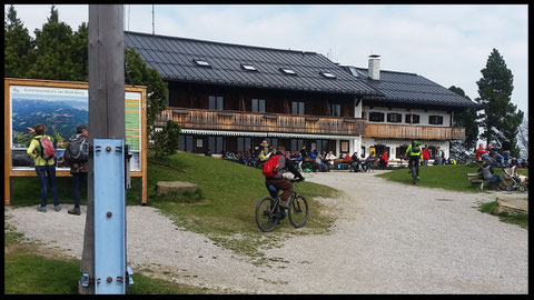 Das Blomberghaus: Treffpunkt für Wanderer und Mountainbikerr