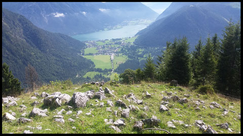 Großer Genuss: Blick vom Feilkopf-Gipfel auf Pertisau und Achensee