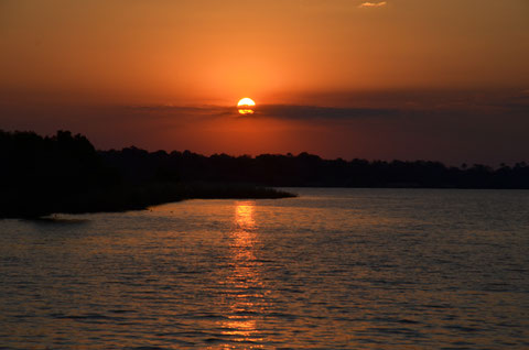 Sonnenuntergang auf dem Sambesi.