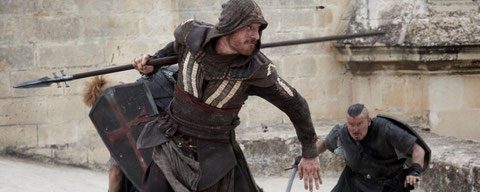 Michael Fassbender est Cal Lynch et Cal Lynch est Aguilar de Nerha dans "Assassin's Creed" (©20th Century Fox).