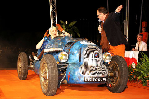 La Gali 1947 durant le concours d'élégance du Circuit des Remparts 2013.Ph. Gérard Gaud