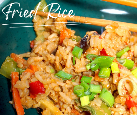 Resteessen, das zufrieden macht: Gebratener Reis mit Huhn, Gemüse und Ei