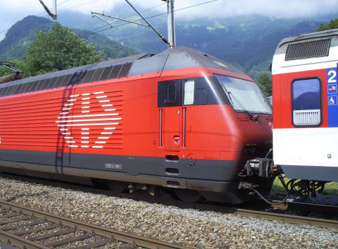 Der Ankommende Zug 35433 in Trübbach beim Wenden auf den abghenden Zug 35434 am 27. Juli 2008