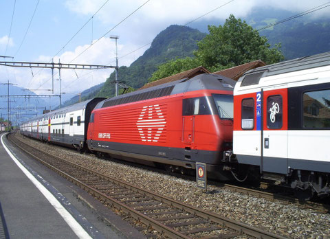 Der Ankommende Zug 35433 in Trübbach beim Wenden auf den abghenden Zug 35434 am 27. Juli 2008