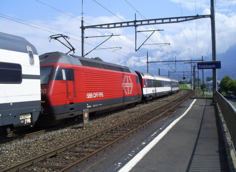 Der Ankommende Zug 35433 in Trübbach beim Wenden auf den abghenden Zug 35434 am 27. Juli 2008