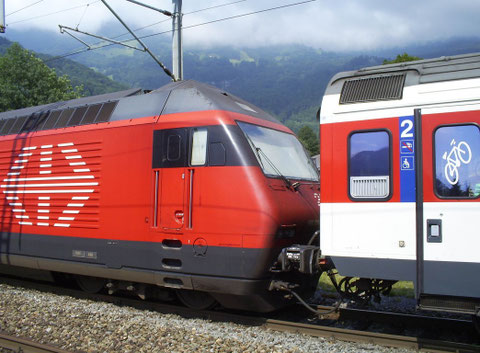 Der Ankommende Zug 35433 in Trübbach beim Wenden auf den abghenden Zug 35434 am 27. Juli 2008
