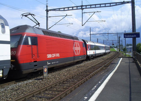 Der Ankommende Zug 35433 in Trübbach beim Wenden auf den abghenden Zug 35434 am 27. Juli 2008