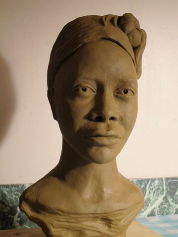 Africaine.Modelage en terre.2011.
