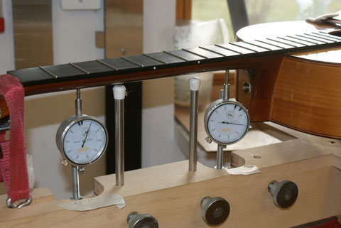 Saten weg und die Neck Jigg Parameter so einstellen, dass alle Uhren wieder auf null bzw. minus zwei für die Neckkrümmung stehen.