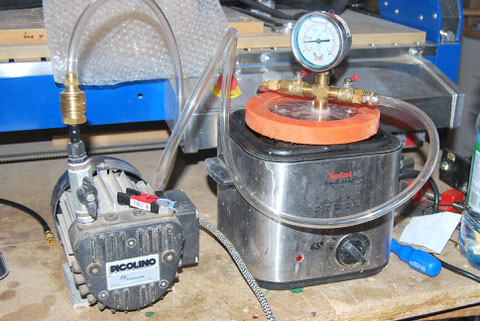 Unter Vacuum werden die Pickups noch mit Wax behandelt um Feedback zu vermeiden. Die Werte sind 8,15 kOhm und 8,8 kOhm.